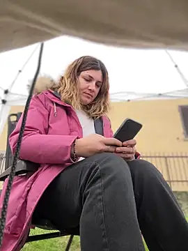 DaisyVibesss online show from December 15, 2024, 9:03 am