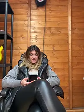 DaisyVibesss online show from January 4, 2025, 3:49 pm