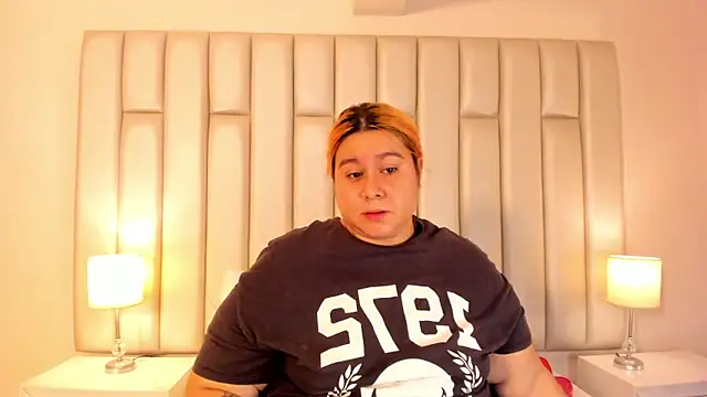 aandreaperez online show from February 5, 2025, 11:55 am