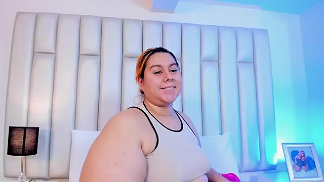 aandreaperez online show from February 8, 2025, 11:33 am