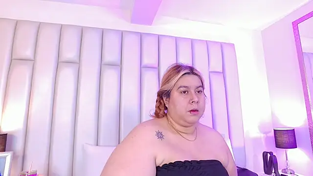 Snapshot of aandreaperez chatting on February 16, 2026, 11:39 am aandreaperez online show from February 16, 2026, 11:39 am