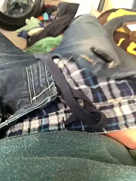 Hugetings online show from March 5, 2026, 10:50 pm