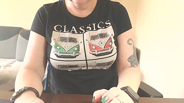 Snapshot of Diablica41 chatting on October 4, 2025, 6:33 am Diablica41 online show from October 4, 2025, 6:33 am