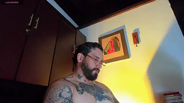 Snapshot of CamiloGray_ chatting on April 29, 2026, 2:10 pm CamiloGray online show from April 29, 2026, 2:10 pm