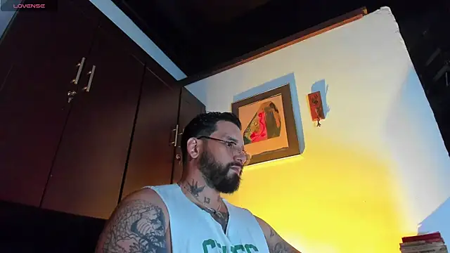 Snapshot of CamiloGray_ chatting on May 12, 2026, 1:52 pm CamiloGray online show from May 12, 2026, 1:52 pm