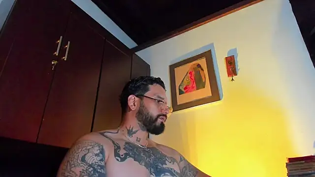 Snapshot of CamiloGray_ chatting on June 3, 2026, 2:33 pm CamiloGray online show from June 3, 2026, 2:33 pm