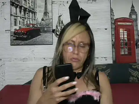 divahot08 online show from January 11, 2025, 10:18 pm