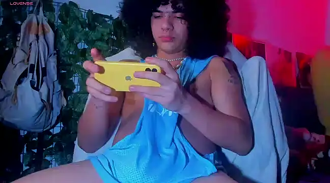 sweetvond  online show from March 4, 2025, 5:21 am