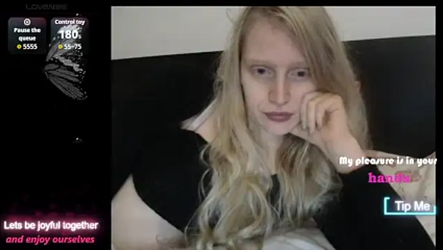 Snapshot of VeronicaJoyful chatting on November 30, 2025, 10:25 pm VeronicaJoyful online show from November 30, 2025, 10:25 pm