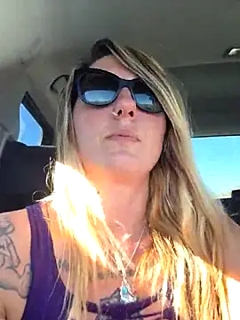 SheIsSomething online show from April 17, 2026, 11:19 pm