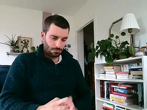 Snapshot of Simon-tem chatting on January 8, 2026, 1:46 pm Simon-tem online show from January 8, 2026, 1:46 pm