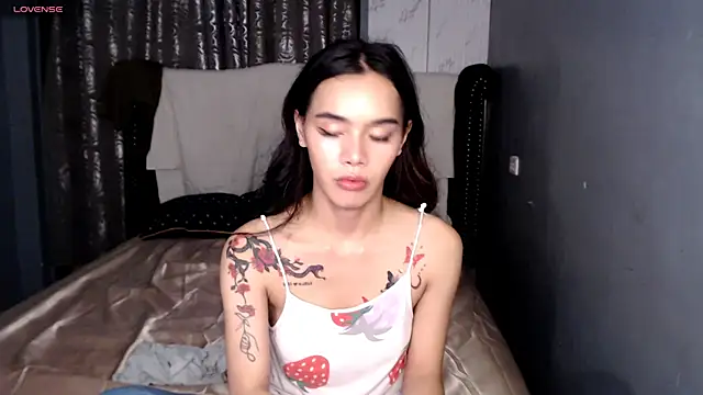 Snapshot of shecutie69 chatting on December 1, 2025, 4:01 pm shecutie69 online show from December 1, 2025, 4:01 pm