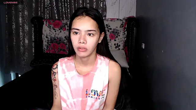 Snapshot of shecutie69 chatting on December 5, 2025, 1:36 am shecutie69 online show from December 5, 2025, 1:36 am