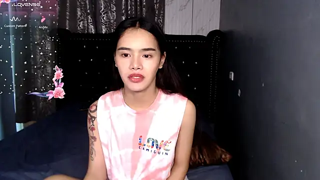 Snapshot of shecutie69 chatting on December 23, 2025, 2:20 am shecutie69 online show from December 23, 2025, 2:20 am