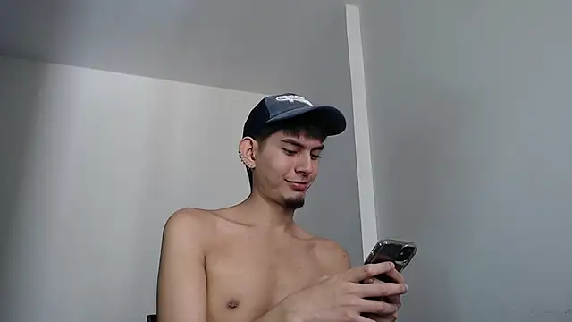 Snapshot of imdavo23 chatting on October 1, 2025, 5:08 pm imdavo23 online show from October 1, 2025, 5:08 pm