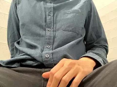 EricJohn1115 online show from November 20, 2025, 7:41 am