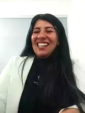 aisha latina online show from December 4, 2024, 5:55 pm