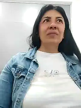 aisha latina online show from December 9, 2024, 3:00 pm