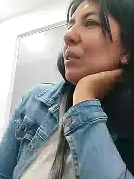 aisha latina online show from December 9, 2024, 9:05 pm