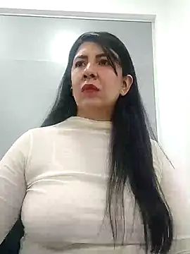 aisha latina online show from December 12, 2024, 2:44 pm