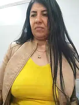 aisha latina online show from February 19, 2025, 6:21 pm