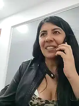 aisha latina online show from March 7, 2025, 8:11 pm