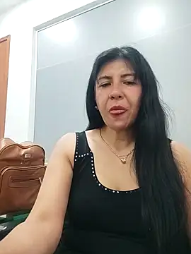 aisha latina online show from September 19, 2025, 3:02 pm