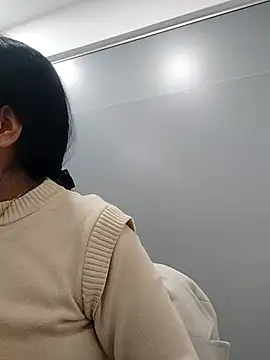 aisha latina online show from September 24, 2025, 3:15 pm