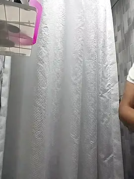 aisha latina online show from December 15, 2025, 1:59 pm