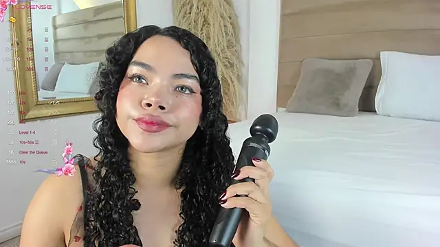 ValerieDiaz  online show from January 9, 2025, 11:58 am