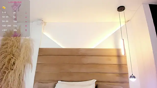 ValerieDiaz  online show from February 7, 2025, 12:17 pm