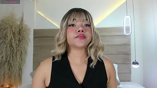 ValerieDiaz  online show from September 9, 2025, 12:05 pm