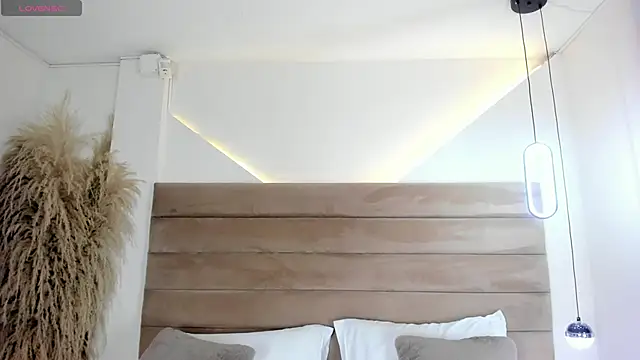 ValerieDiaz  online show from September 22, 2025, 12:18 pm