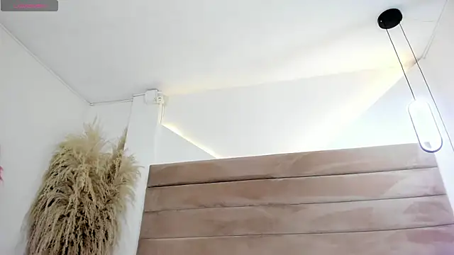 ValerieDiaz  online show from October 7, 2025, 12:02 pm