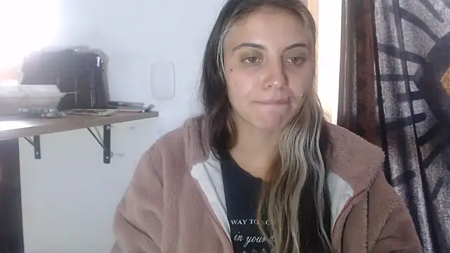 mariecam420 online show from February 18, 2025, 8:47 pm