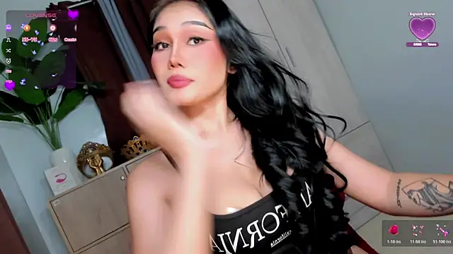 Snapshot of Icon1c_LiLy chatting on June 1, 2026, 11:12 am Icon1c LiLy online show from June 1, 2026, 11:12 am