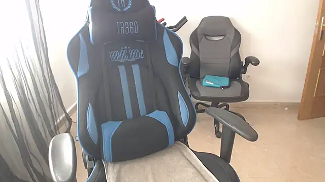 LARACRUZ30 online show from March 29, 2026, 7:19 am