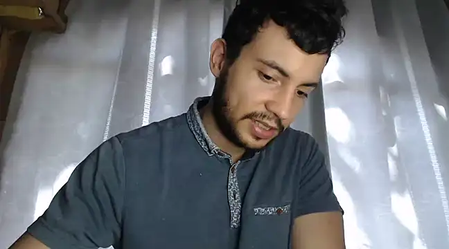 Snapshot of Armando_2002 chatting on December 18, 2024, 6:25 pm Armando 2002 online show from December 18, 2024, 6:25 pm