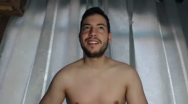 Snapshot of Armando_2002 chatting on January 21, 2025, 2:37 pm Armando 2002 online show from January 21, 2025, 2:37 pm