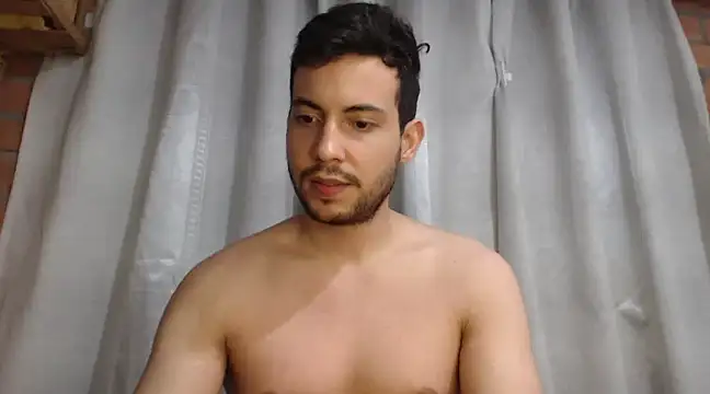 Snapshot of Armando_2002 chatting on January 29, 2025, 12:22 am Armando 2002 online show from January 29, 2025, 12:22 am