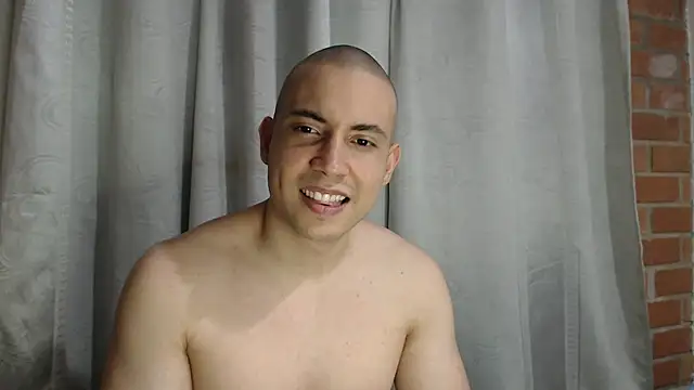 Snapshot of Armando_2002 chatting on November 13, 2025, 1:26 am Armando 2002 online show from November 13, 2025, 1:26 am