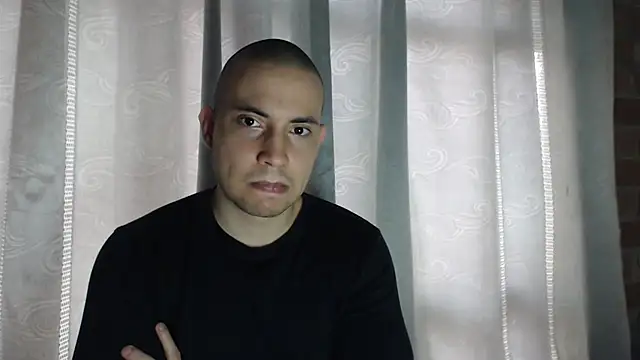 Snapshot of Armando_2002 chatting on November 14, 2025, 4:17 pm Armando 2002 online show from November 14, 2025, 4:17 pm