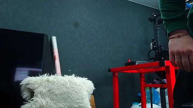 muscularjohnforuX online show from April 15, 2026, 2:35 pm