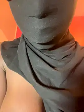 Snapshot of Bella_Binta chatting on October 28, 2025, 12:03 am Bella Binta online show from October 28, 2025, 12:03 am