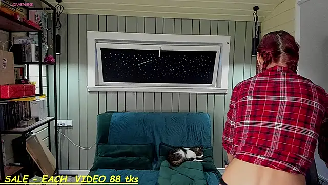 Snapshot of SandyChris chatting on December 17, 2025, 9:04 am SandyChris online show from December 17, 2025, 9:04 am