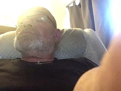 Snapshot of harburger40 chatting on May 18, 2026, 5:52 pm harburger40 online show from May 18, 2026, 5:52 pm