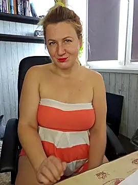 Snapshot of Marushka chatting on October 19, 2025, 1:23 pm Marushka online show from October 19, 2025, 1:23 pm