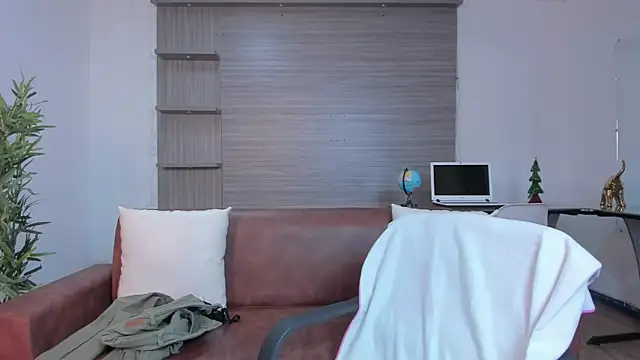 Snapshot of miataylorr1 chatting on December 21, 2024, 11:44 am miataylorr1 online show from December 21, 2024, 11:44 am