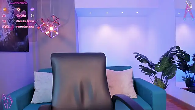 miataylorr1 online show from November 24, 2025, 11:43 am