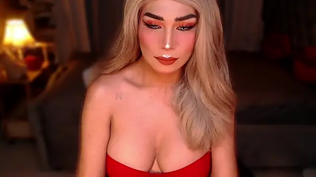 Snapshot of QUEEN_GIAMOORE69 chatting on July 23, 2026, 10:19 pm QUEEN GIAMOORE69 online show from July 23, 2026, 10:19 pm